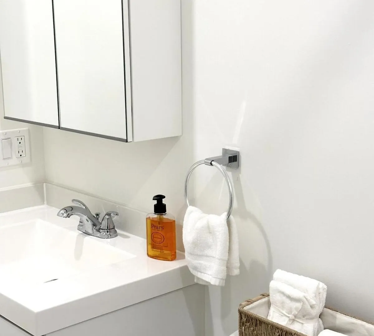 Bright Luxurious 2 Bedroom Apartment トロント