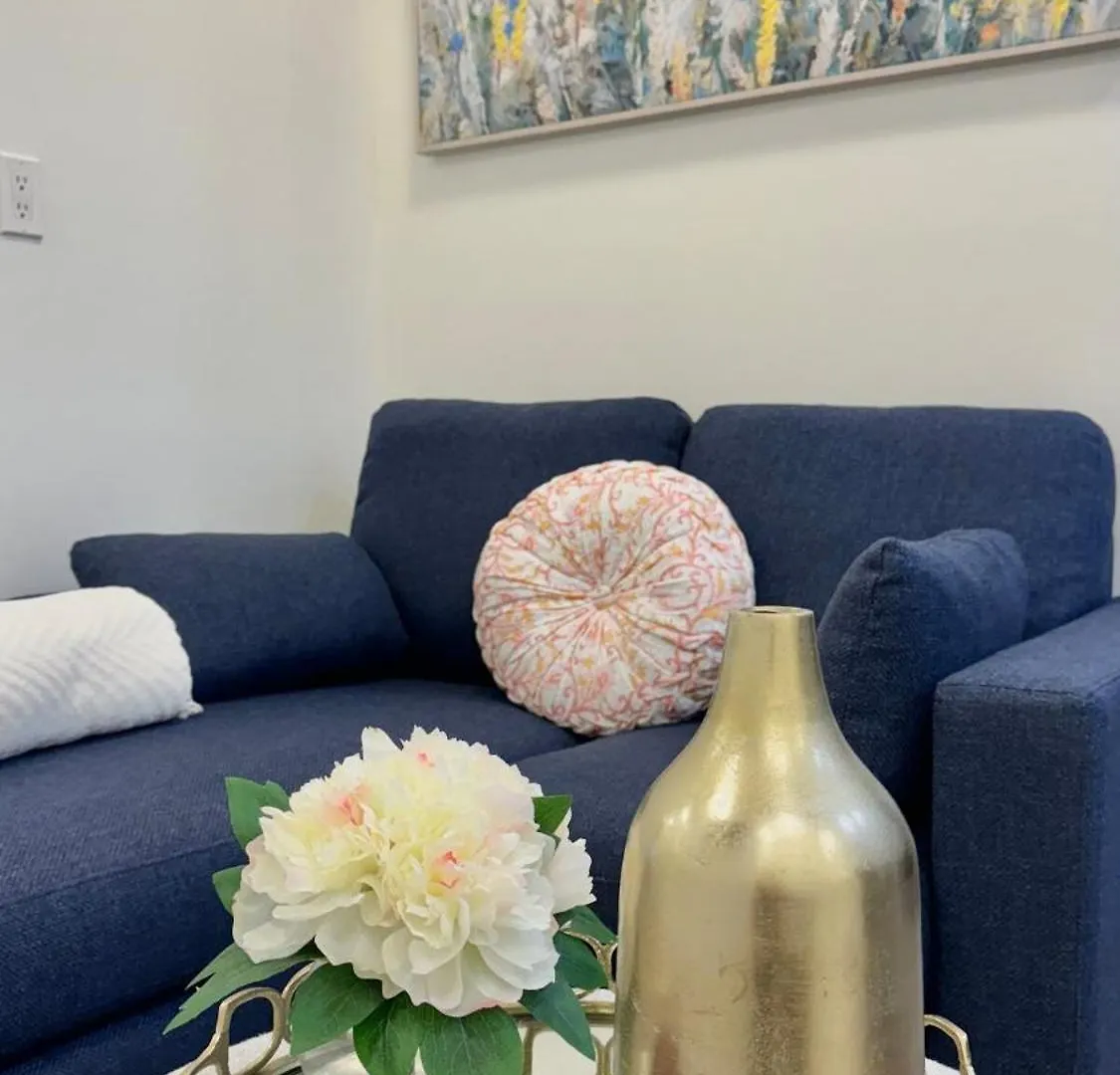 Bright Luxurious 2 Bedroom Apartment Toronto