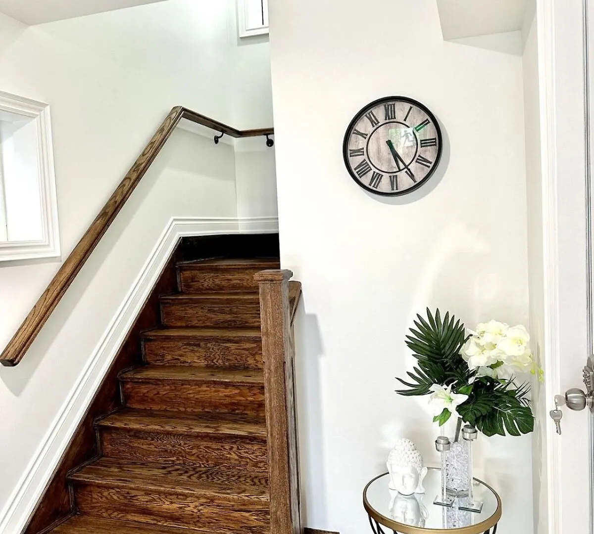 Bright Luxurious 2 Bedroom Apartment Toronto Canada