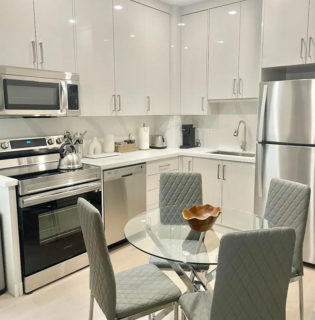 Bright Luxurious 2 Bedroom Apartment Toronto