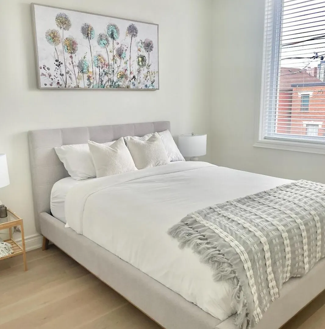 Bright Luxurious 2 Bedroom Apartment Toronto